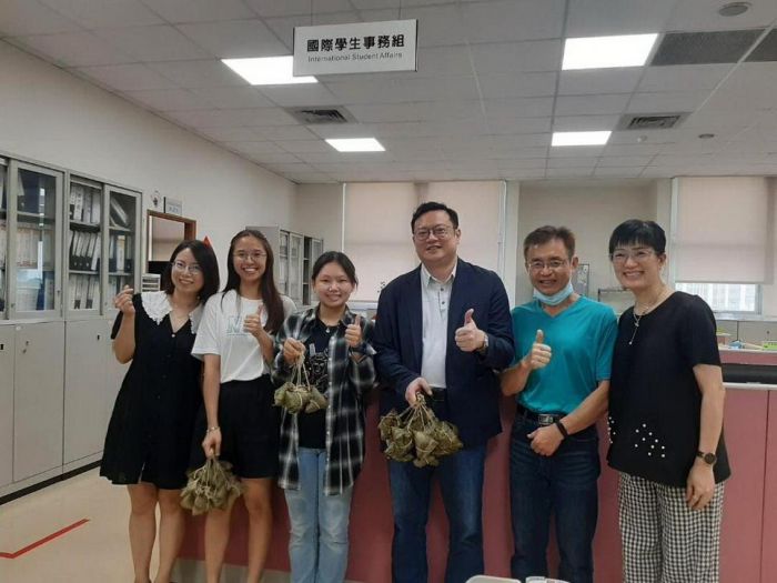 提前過端午 高雄大學招待境外生美味粽子