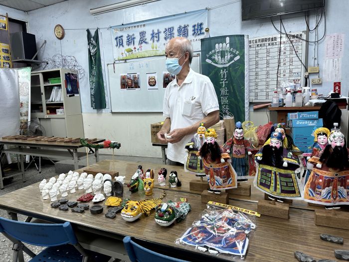 復刻傳統羅黏香香包 戲偶大師伴學童提前過端午