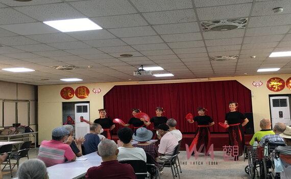 八德社區大學進入桃園榮家「慶端午」 與長輩一同歡喜度過快樂時光