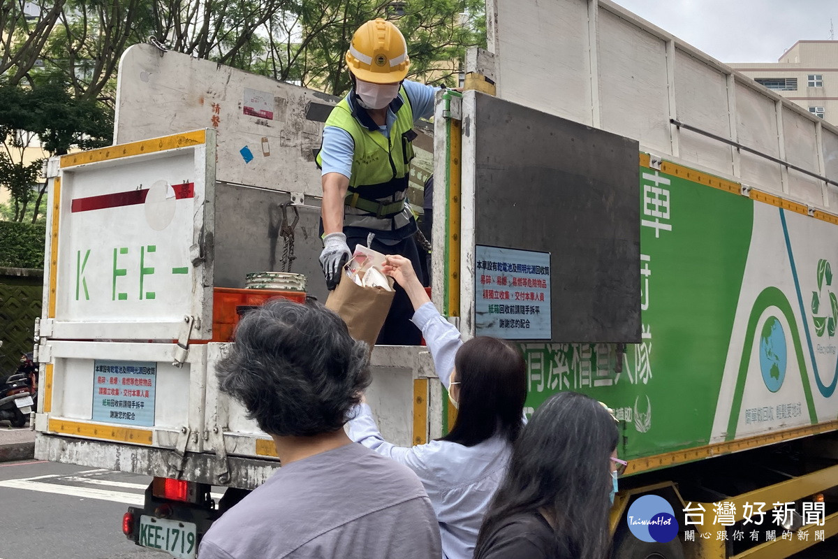 端午佳節垃圾收運不打烊,各區潔中隊維持周收5日原則。