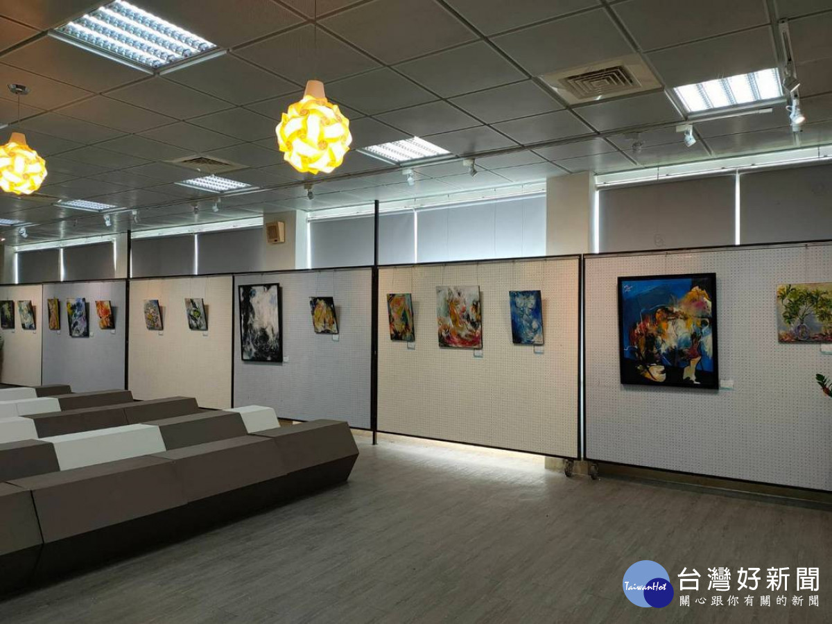 陳品均小姐主要展出油畫創作品一共三十二幅大小不一構圖精緻,取材絕妙的意境之作。