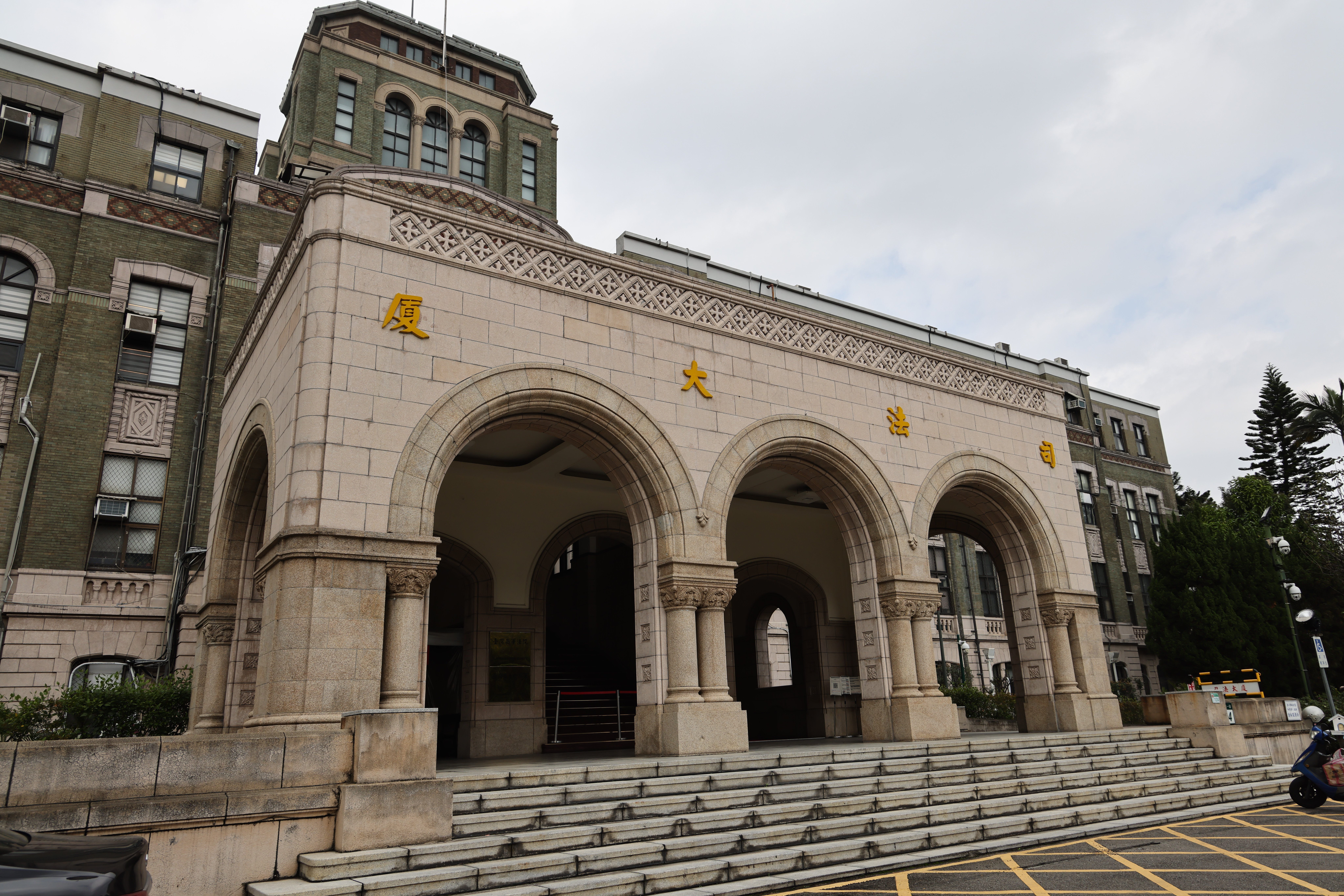 司法院懲戒法院前院長李伯道爆出性騷擾女部屬,卻閃退爽領退休金。圖為司法院外觀/資料照片