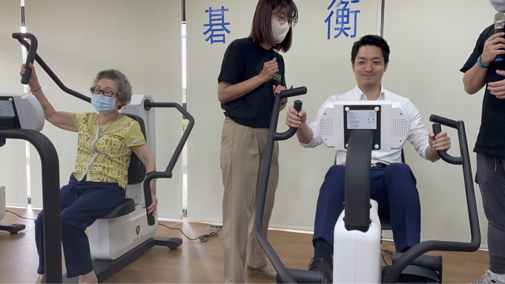 市長蔣萬安體驗碁力衡運動教室設施