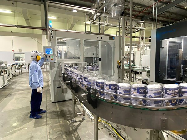 Vinamilk位於平陽的1億美元奶粉工廠配備了現代化的生產線,以確保產品質量 Vinamilk位於平陽的1億美元奶粉工廠配備了現代化的生產線,以確保產品質量