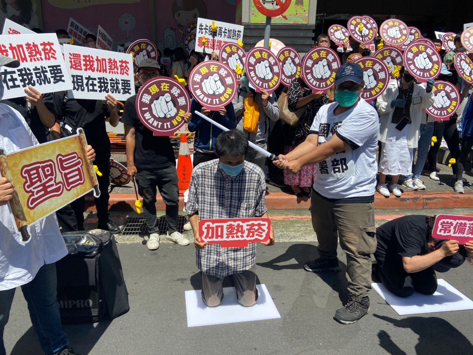 新菸防法上路民眾買嘸加熱菸 兩百人怒吼：國健署勿逼良民變浩克 265