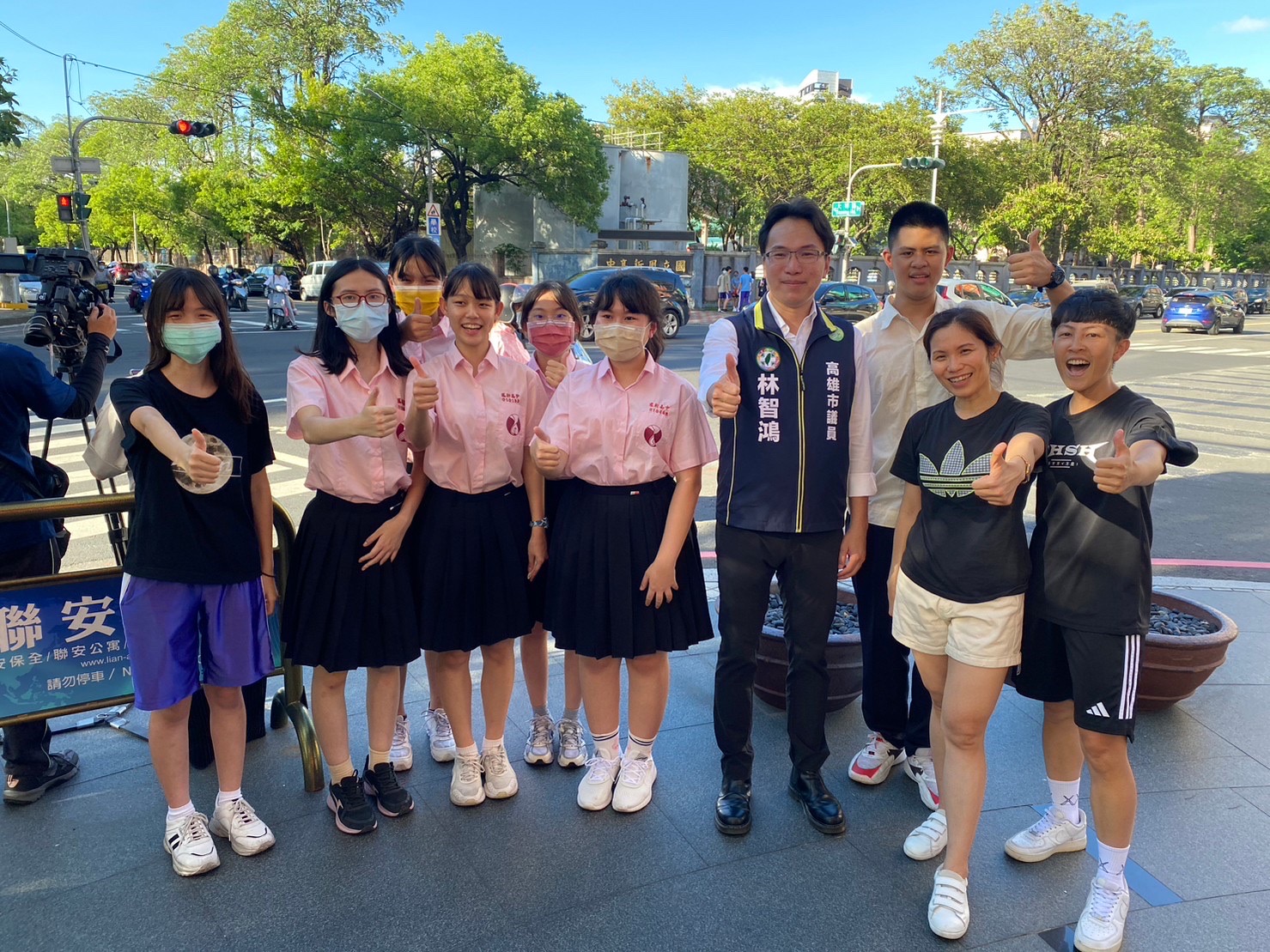 鳳新高中400位學生連署倡改善行人地獄 林智鴻響應學生運動允打造行人天堂