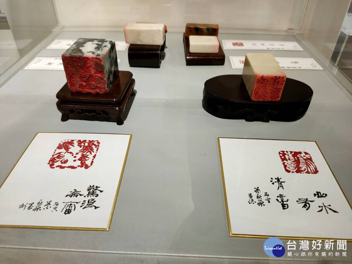 「潛盦清音」個展,藝術家蔡秋榮嘗試突破框架,交織詩、書、畫、印之美。圖/記者鄧富珍攝