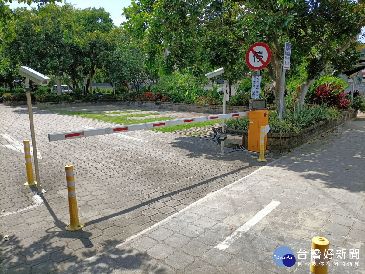 台中市大雅區三和公園停車場的「車牌辨識系統」感應不良。