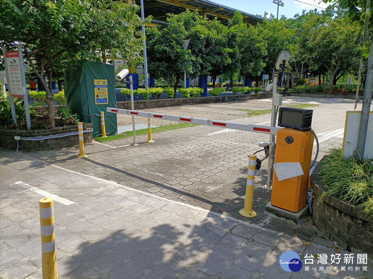 台中市三和公園停車場「車牌辨識系統」感應不良，被譏「很瞎」！