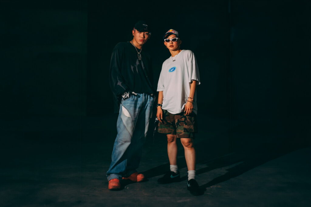 為宣傳Red Bull Dance Your Style台灣賽事,Red Bull Dancer Kyoka與創作歌手ØZI以《ISSUES》進行合舞拍攝,展現非常帥氣的一面。