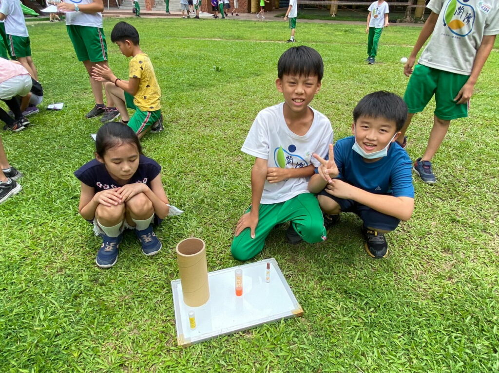 蘭潭國小帶領孩子看見夏至