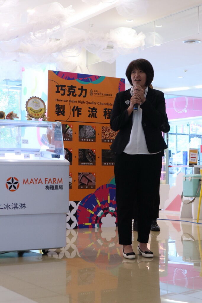 「台灣可可與巧克力產業協會」理事長張翠蘭,帶領一群屏東可可小農彼此串聯結盟,