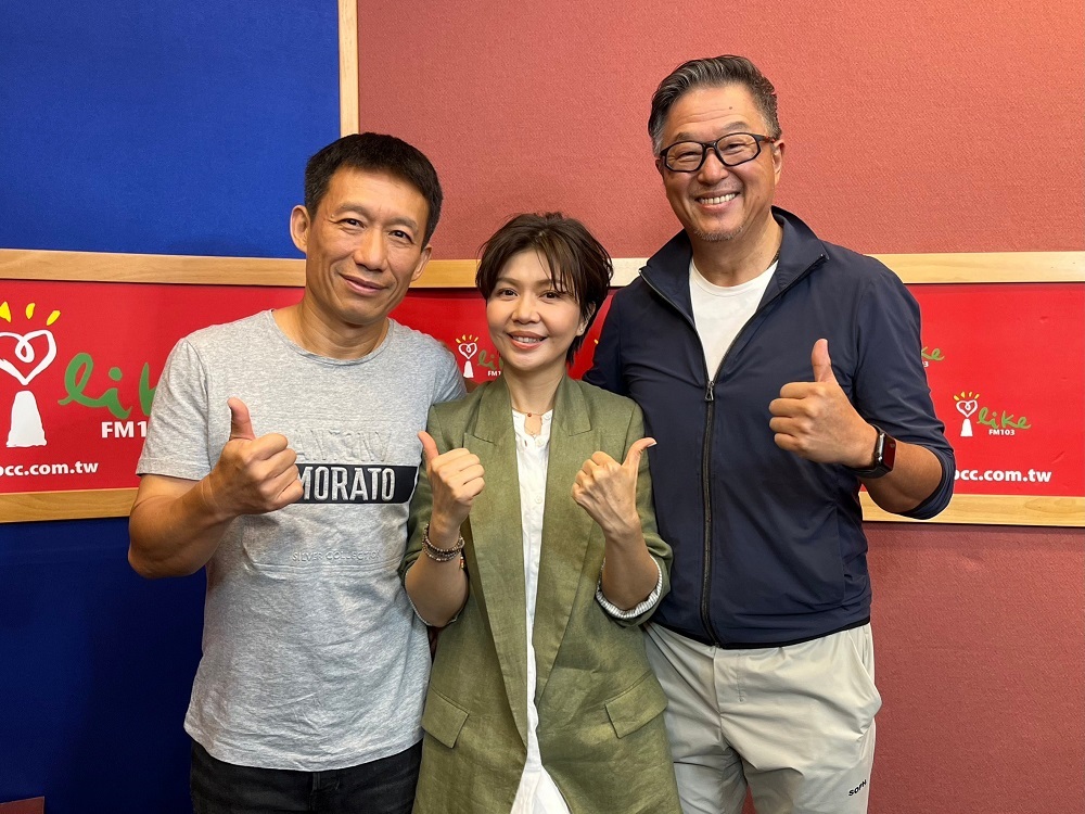 舞台劇《謝謝大家收看》笑話銜接無死角 三主演員感情深默契好 300 舞台劇《謝謝大家收看》笑話銜接無死角 三主演員感情深默契好 299