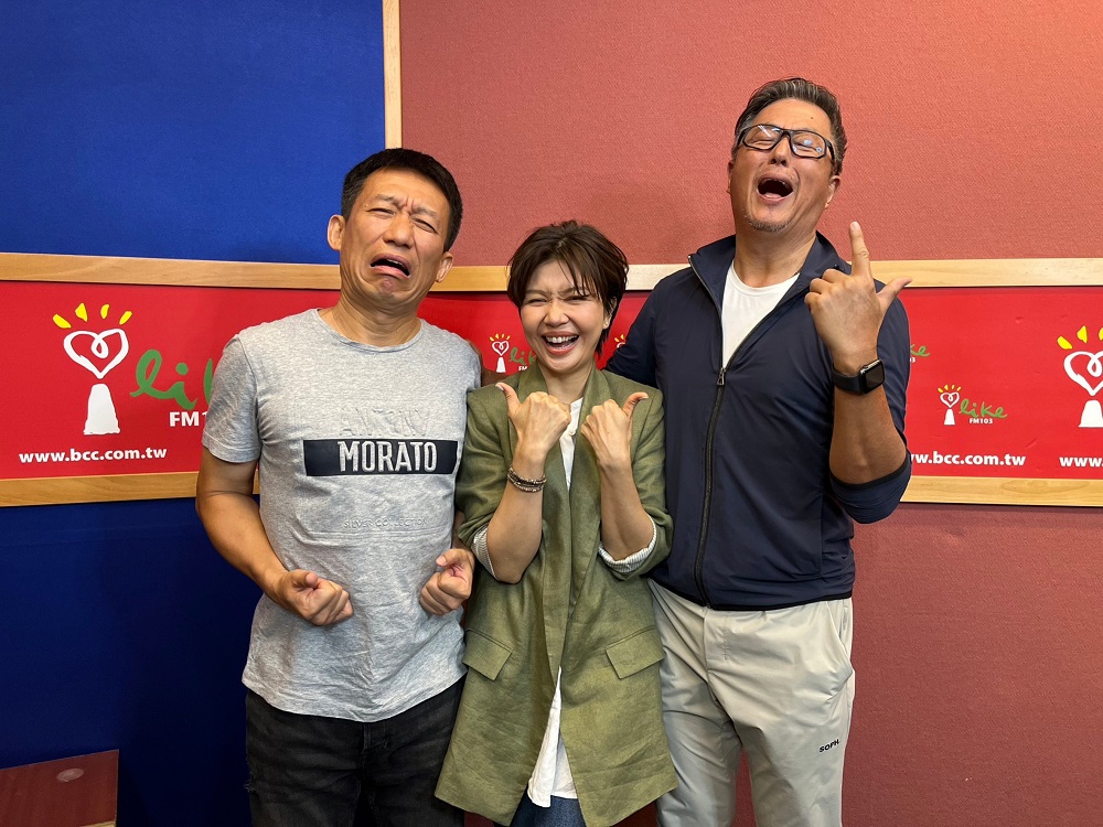 舞台劇《謝謝大家收看》笑話銜接無死角 三主演員感情深默契好 298 舞台劇《謝謝大家收看》笑話銜接無死角 三主演員感情深默契好 297