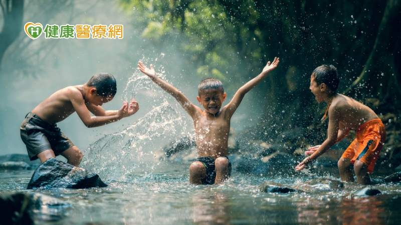 111年國人死因統計321人「意外溺死或淹沒」 夏日戲水應謹記3要2不