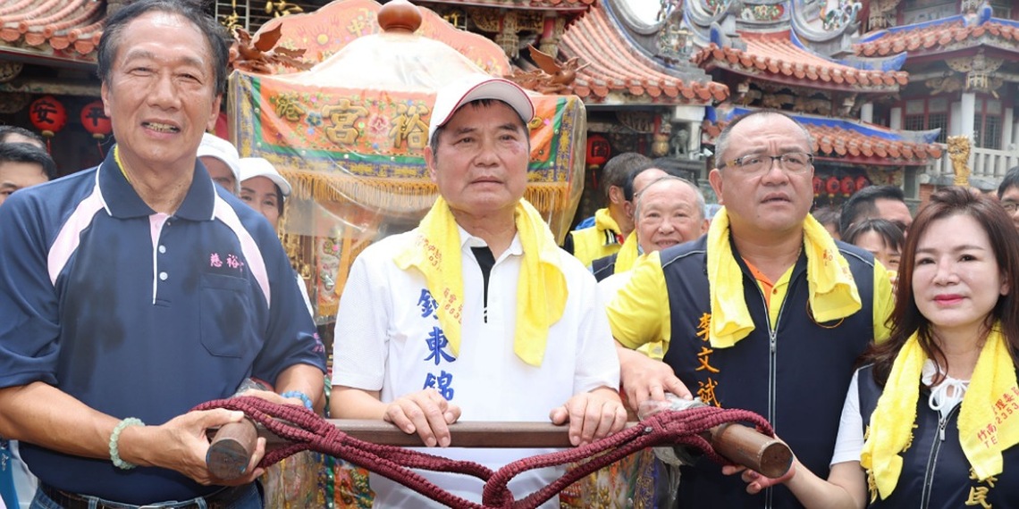 竹南中港慈裕宮媽祖端午「祭江洗港」     鍾東錦、郭台銘同場祈福