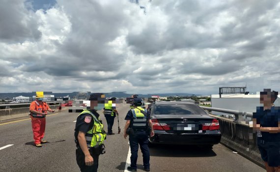 台76線快速公路一車輛拋錨停路肩下車查看 駕駛遭撞慘死