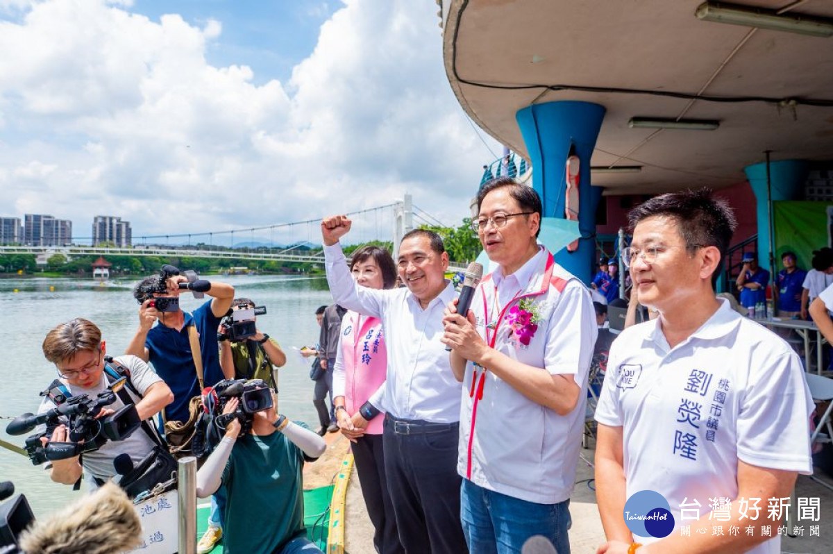 新北市長侯友宜出席活動,肯定龍舟競賽延續傳統文化。