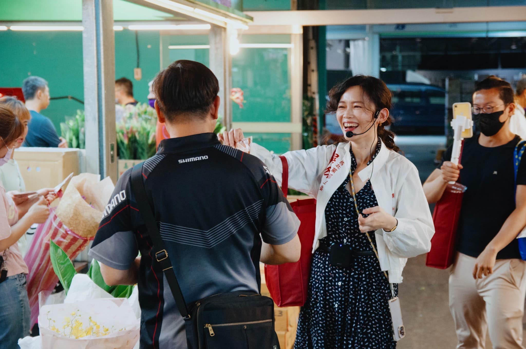 台灣基進台北市黨部主委吳欣岱(右2)表態不會退選港湖立委。翻攝吳欣岱臉書