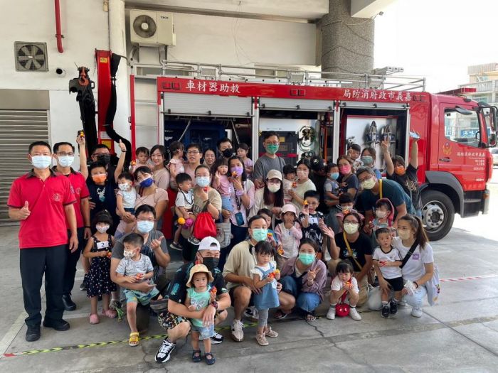 嘉義市防火防災宣導活動 民眾體驗各項消防車輛器材