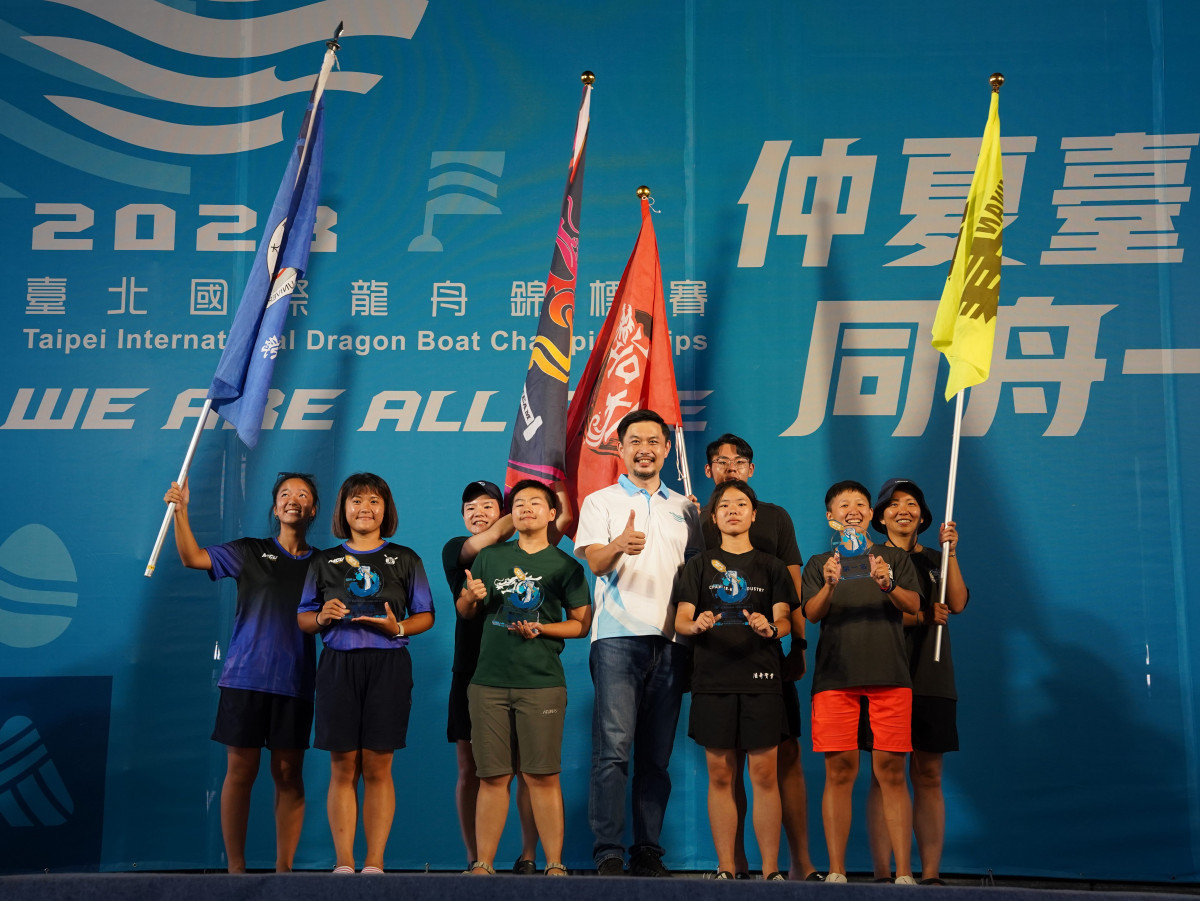 大型龍舟公開女子組。