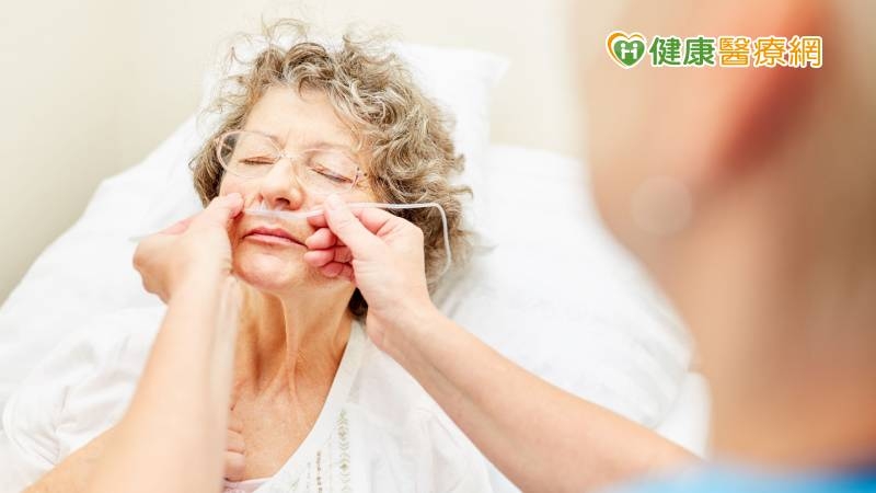 因急性腦中風置放鼻胃管 復健團隊陪伴移除鼻胃管邁向新人生