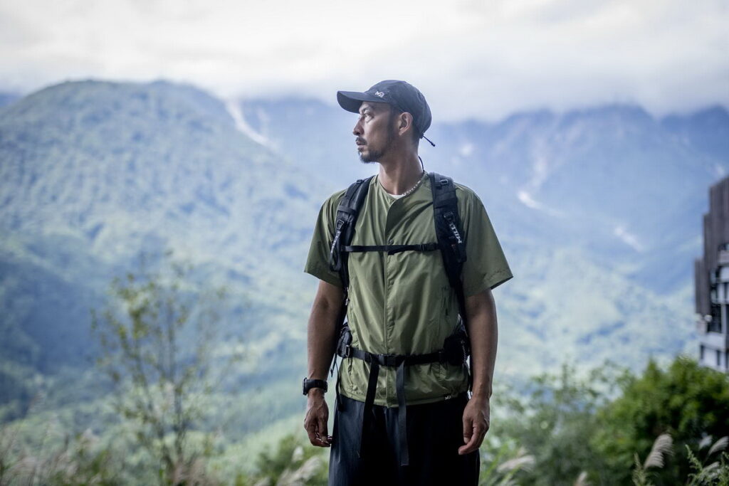 《GO WILD野聚戶外》登山外出著用的好夥伴排汗透氣衫以及防風防水外套,外型搶眼之餘也保有戶外休閒必備的機能及舒適性!