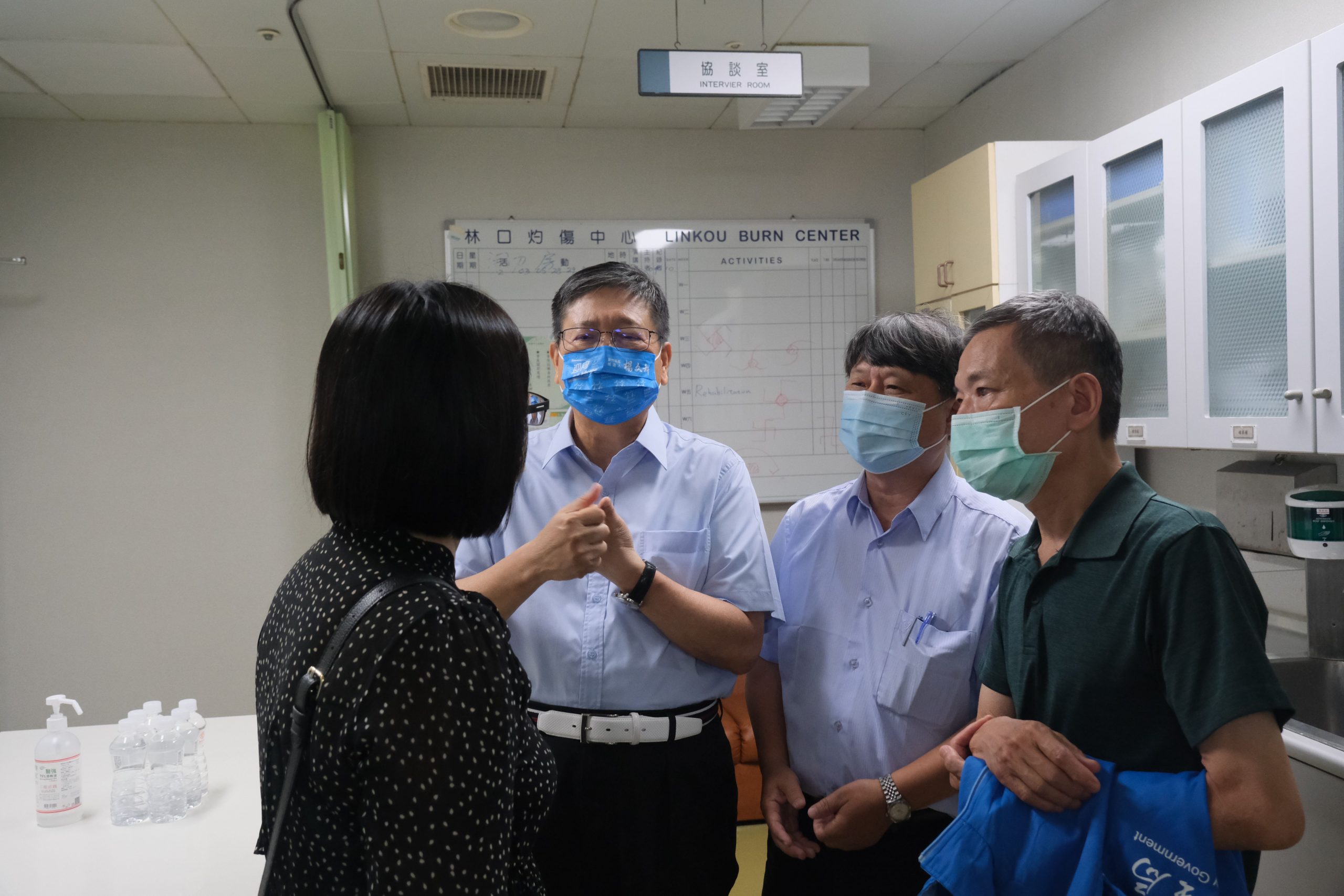 前往醫院慰問傷者 楊文科:盡全力協助醫療、重建家園