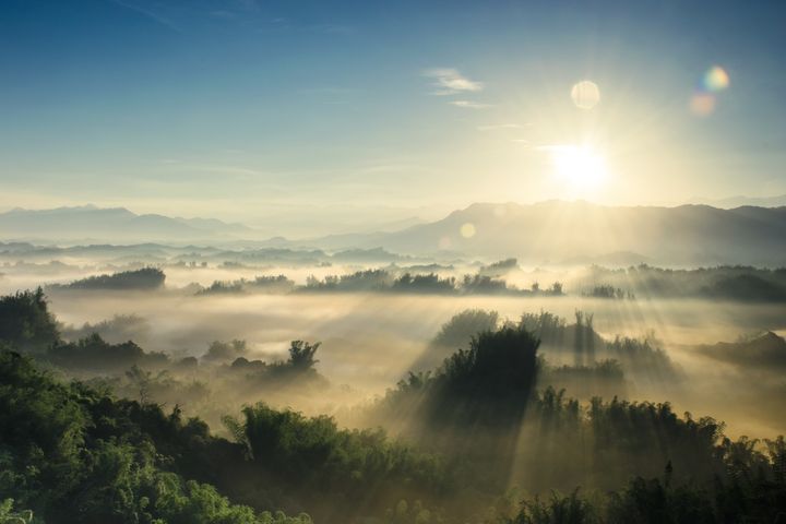 台南二寮有著最接近城市的曙光,令人飽覽仙氣繚繞的山景、層層堆疊的雲海。 圖:西拉雅國家風景區管理處/提供
