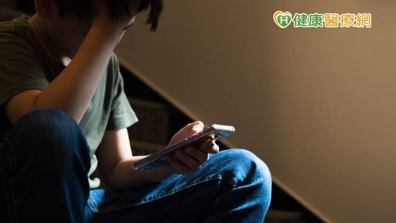 董氏基金會:青少年遭網路霸凌 近兩成欲自我傷害!