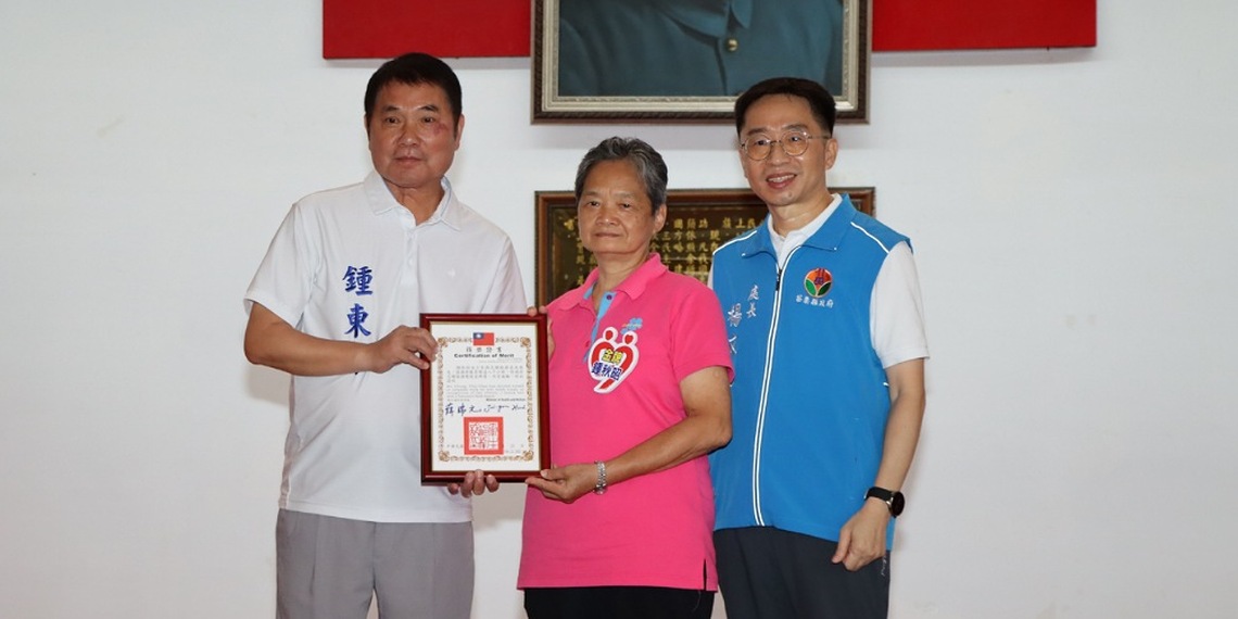 苗栗縣長鍾東錦頒獎表揚99位服務績優志工