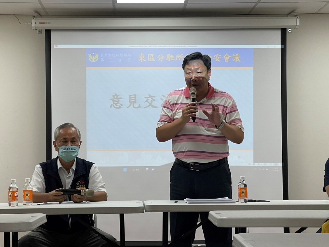 ▲圖說:民眾心聲是警政工作重中之重,分局長吳銘淵當面聆聽民眾建言 (圖/台中市政府提供)