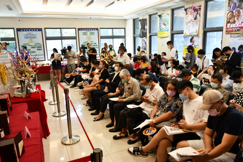 im.B詐騙案主嫌名牌精品　士林分署拍出47件溢價136萬 323