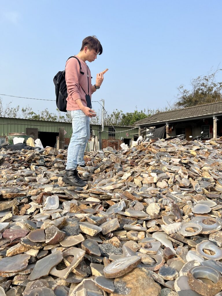 只要以文化幣消費工藝產品或體驗,有機會抽中「礦課旅行」工藝走讀大獎(圖/工藝中心提供)