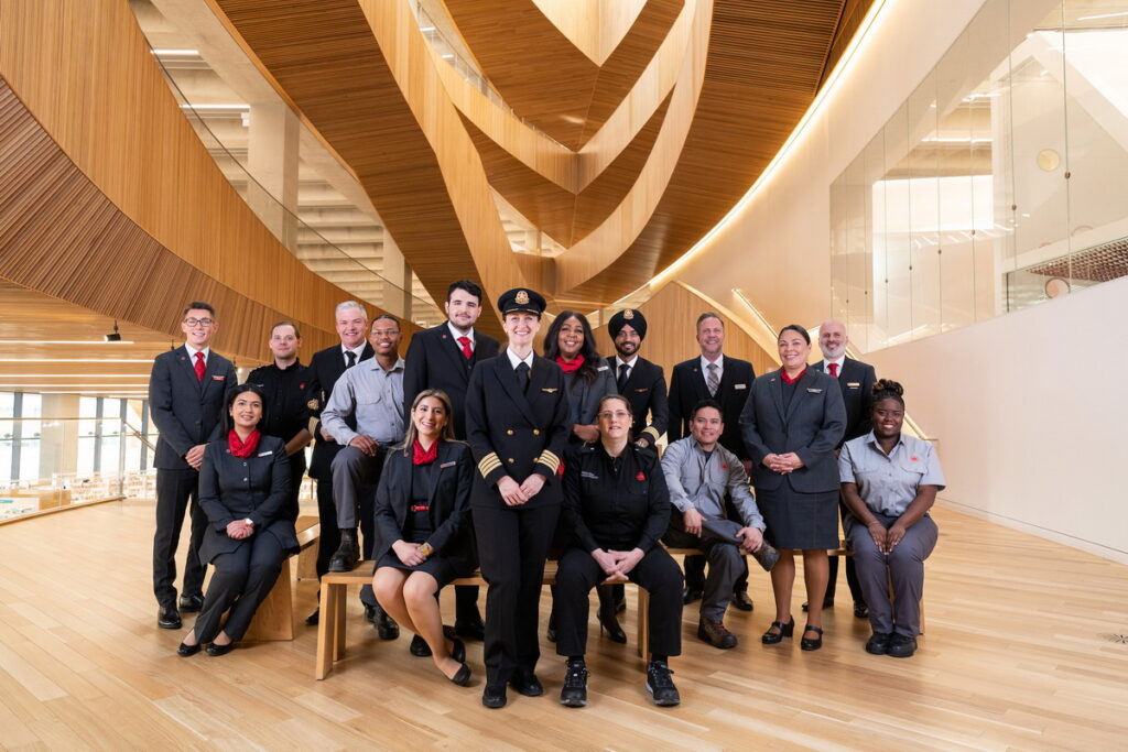 (加拿大航空)勇奪Skytrax「2023全球最佳親子友善航空」 、「加拿大最佳航空公司」及「加拿大最佳航空公司員工」多項大獎