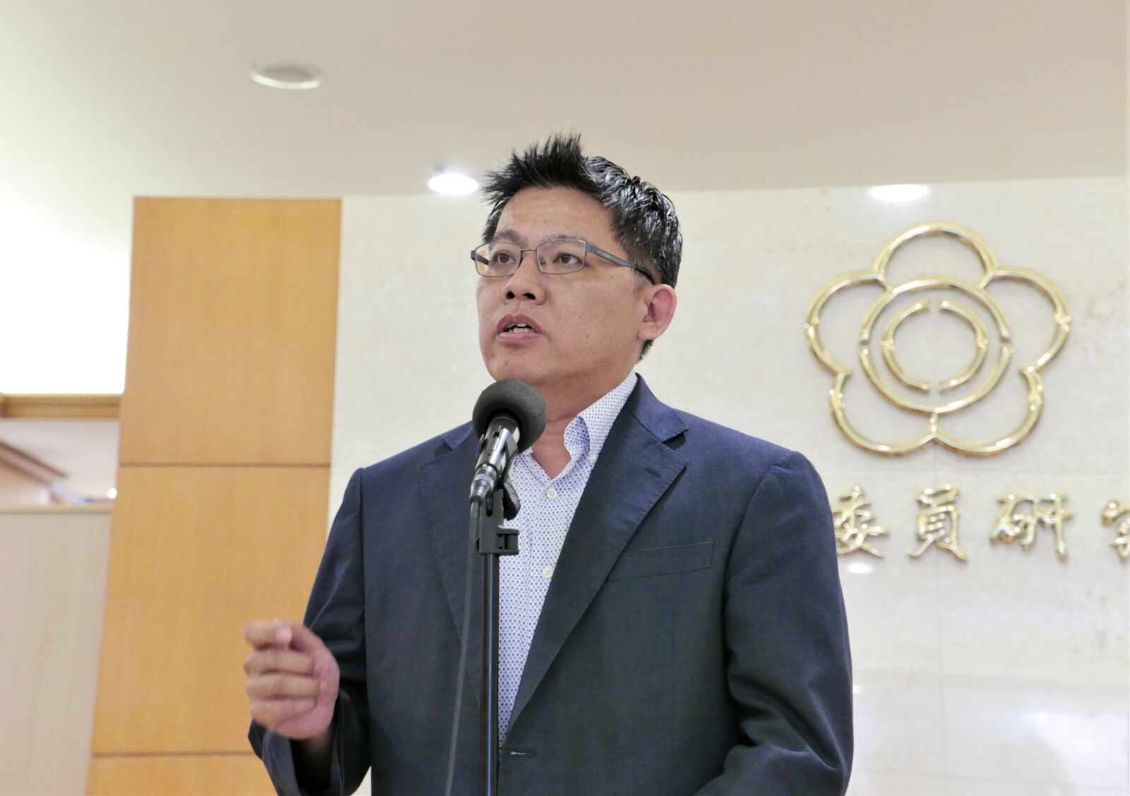 時力黨團籲撤回服貿 邱顯智:制定兩岸監督條例 302 時力黨團籲撤回服貿 邱顯智:制定兩岸監督條例 301