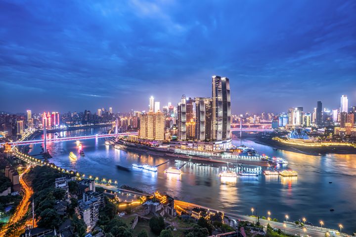 赴中國大陸的城市旅行,登高賞夜景為視覺一大享受;圖為重慶來福士廣場的璀璨夜色。 圖:Shutterstock/來源