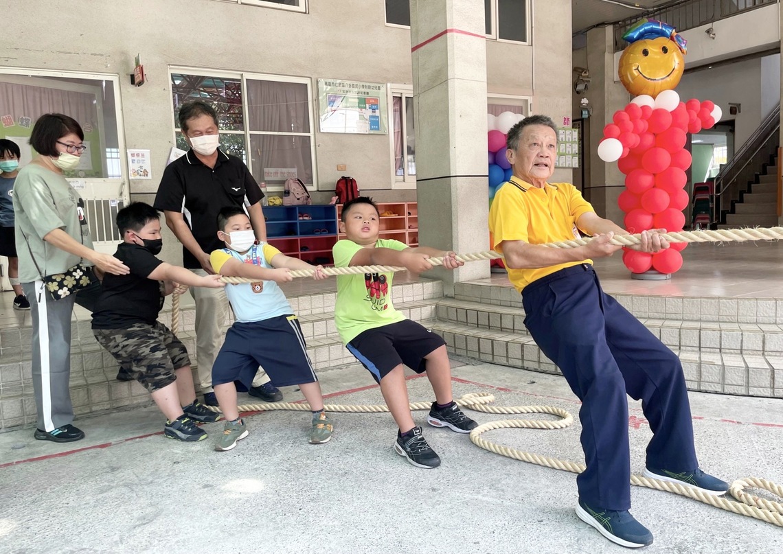 漾新聞|八卦國小附幼獲贈拔河繩全力充衝全市幼童拔河比賽