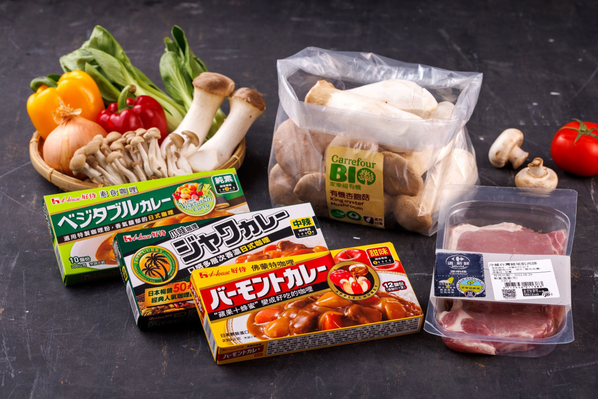 週末咖哩日主廚展演活動，使用「從i開始」食材品項創作美味的戶外咖哩料理。