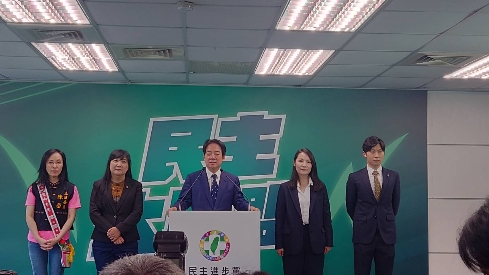 民進黨中常會今通過第四波民主大聯盟立委提名,黨主席賴清德舉行記者會高喊凍蒜。蘇聖怡攝