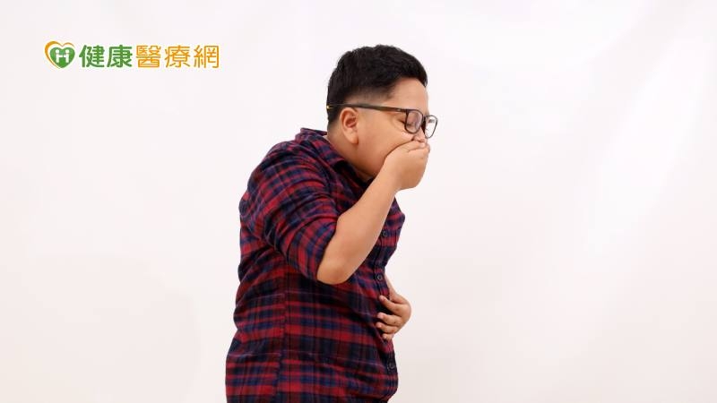 9歲童吃東西狂吐、體重驟降 上腸繫膜動脈症候群作怪!快看有無這5症狀