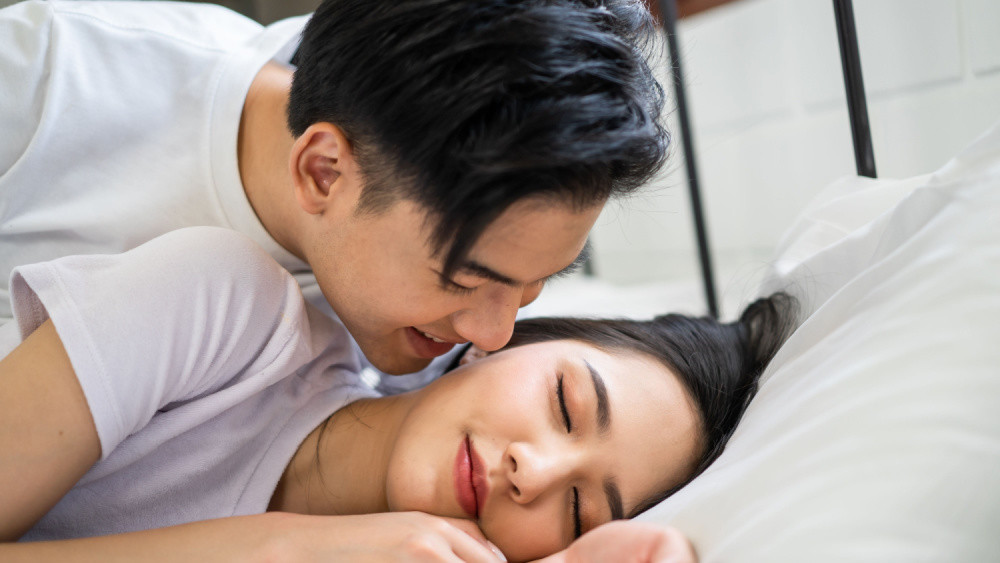 夜間「自慰」可以幫助睡眠嗎? 研究曝真相:沒用! 除非與伴侶發生「性行為」