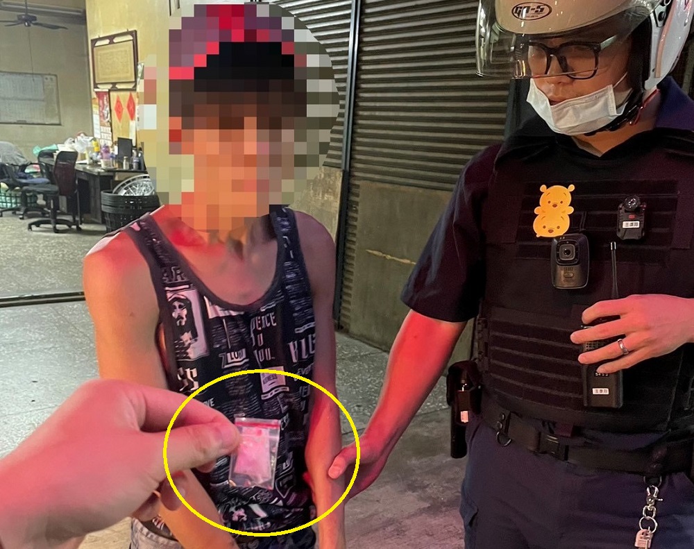 口罩藏毒　 43歲男內層夾藏安非他命被逮 381