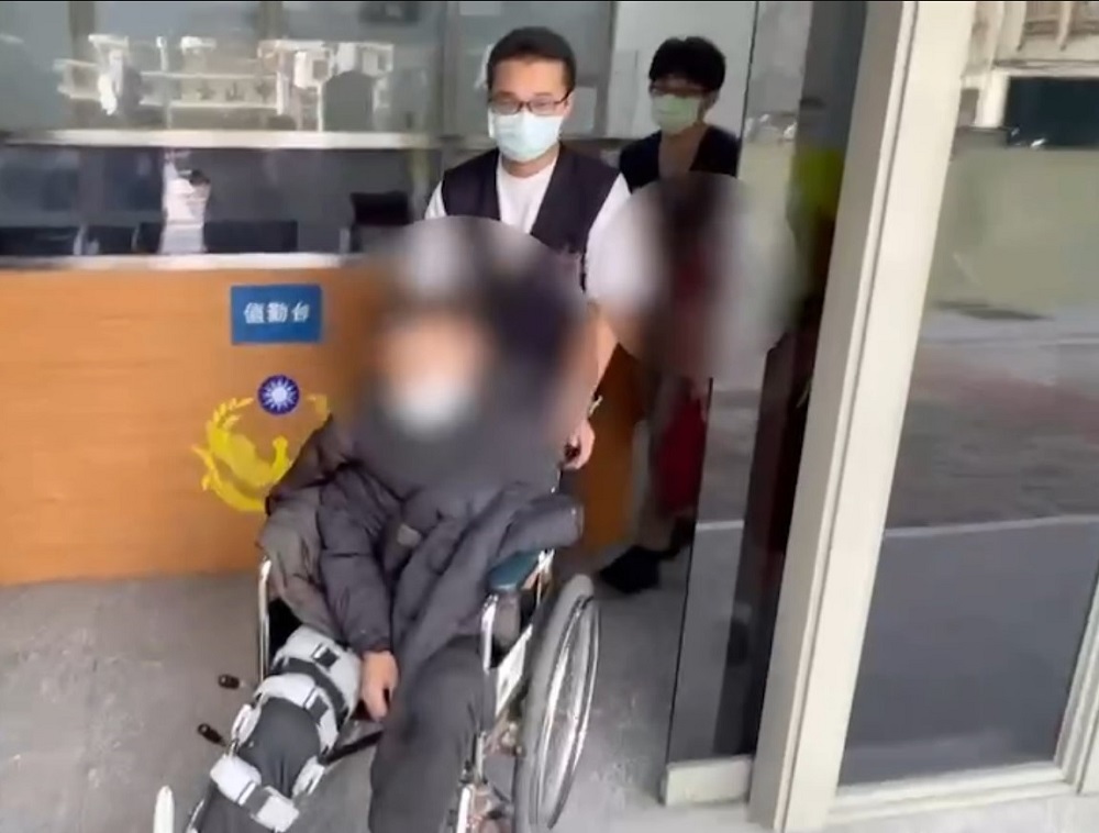 染漸凍症涉改槍販毒 號稱不要命開車衝撞警連開兩槍逮人 378 染漸凍症涉改槍販毒 號稱不要命開車衝撞警連開兩槍逮人 377