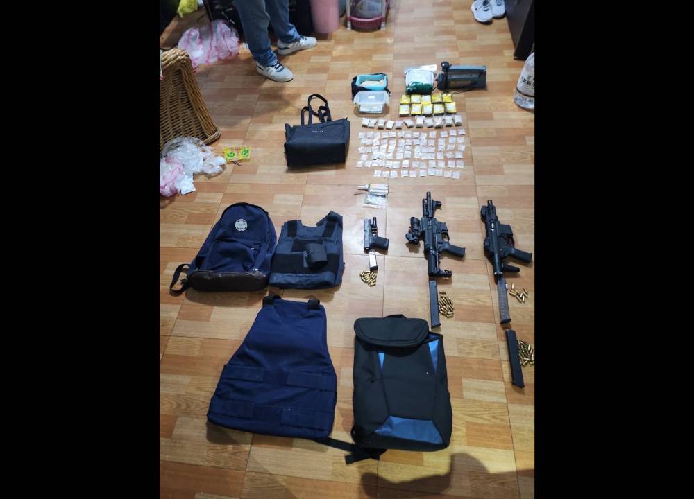 染漸凍症涉改槍販毒 號稱不要命開車衝撞警連開兩槍逮人 372 染漸凍症涉改槍販毒 號稱不要命開車衝撞警連開兩槍逮人 371