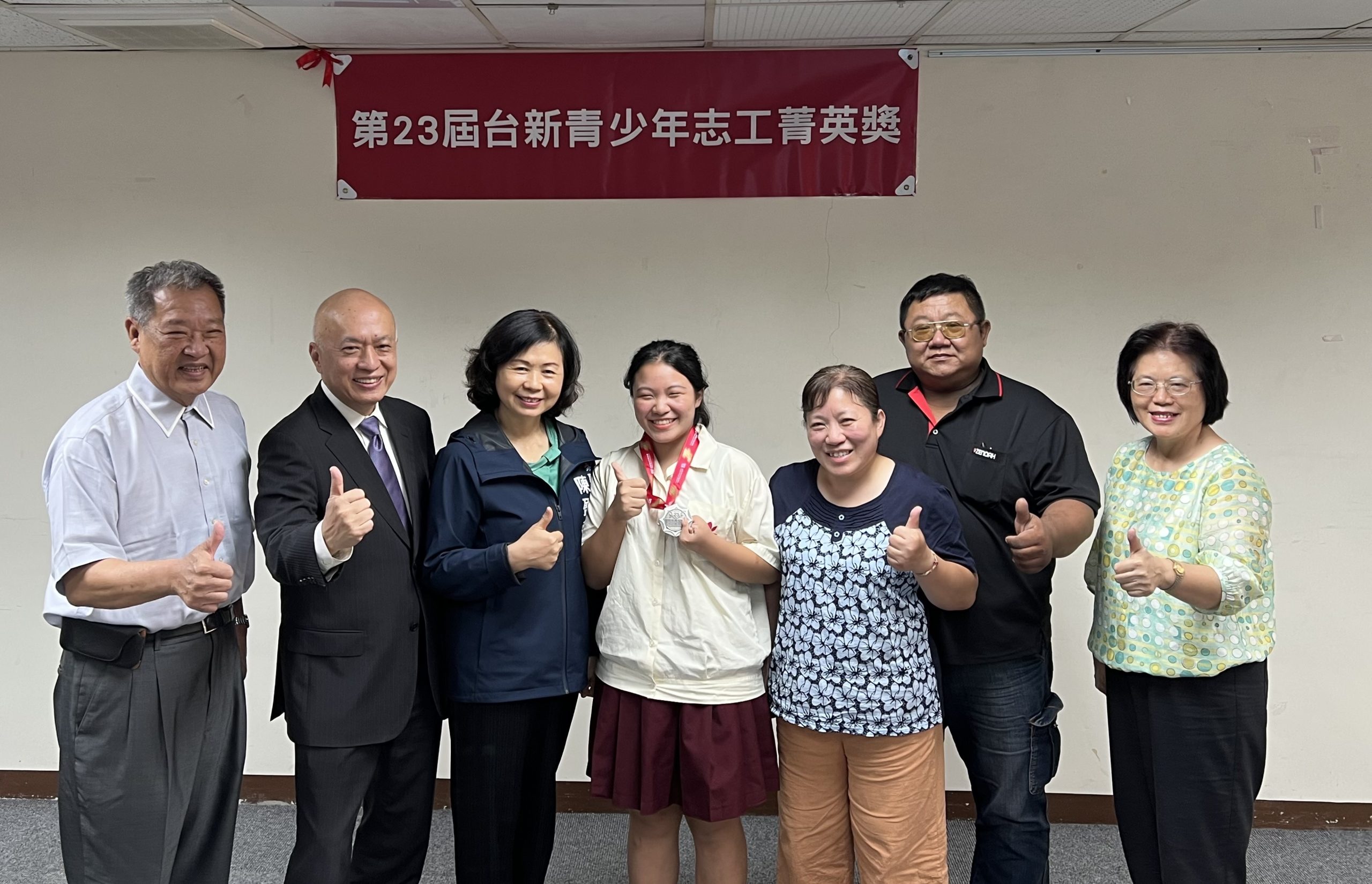 少年作夥做志工 高市10名學生獲台新青少年志工菁英獎