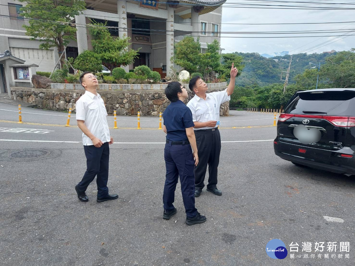 臺中市政府警察局局長李文章、豐原分局分局長劉其賢及翁子派出所所長詹子瑩前往公老坪現地會勘。
