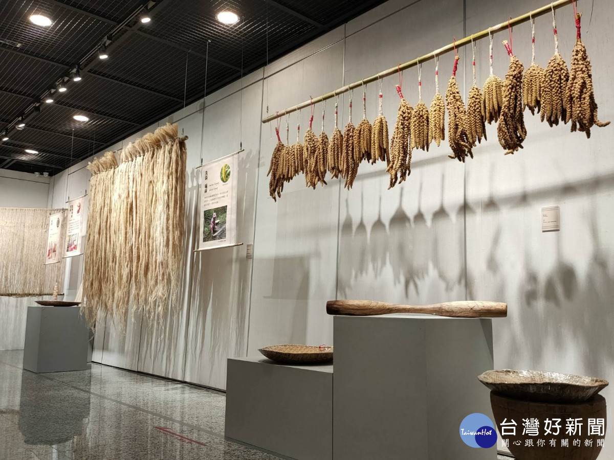 「三代織女」張鳳英作品展,賽德克族傳統織布傳奇。圖/記者鄧富珍翻攝