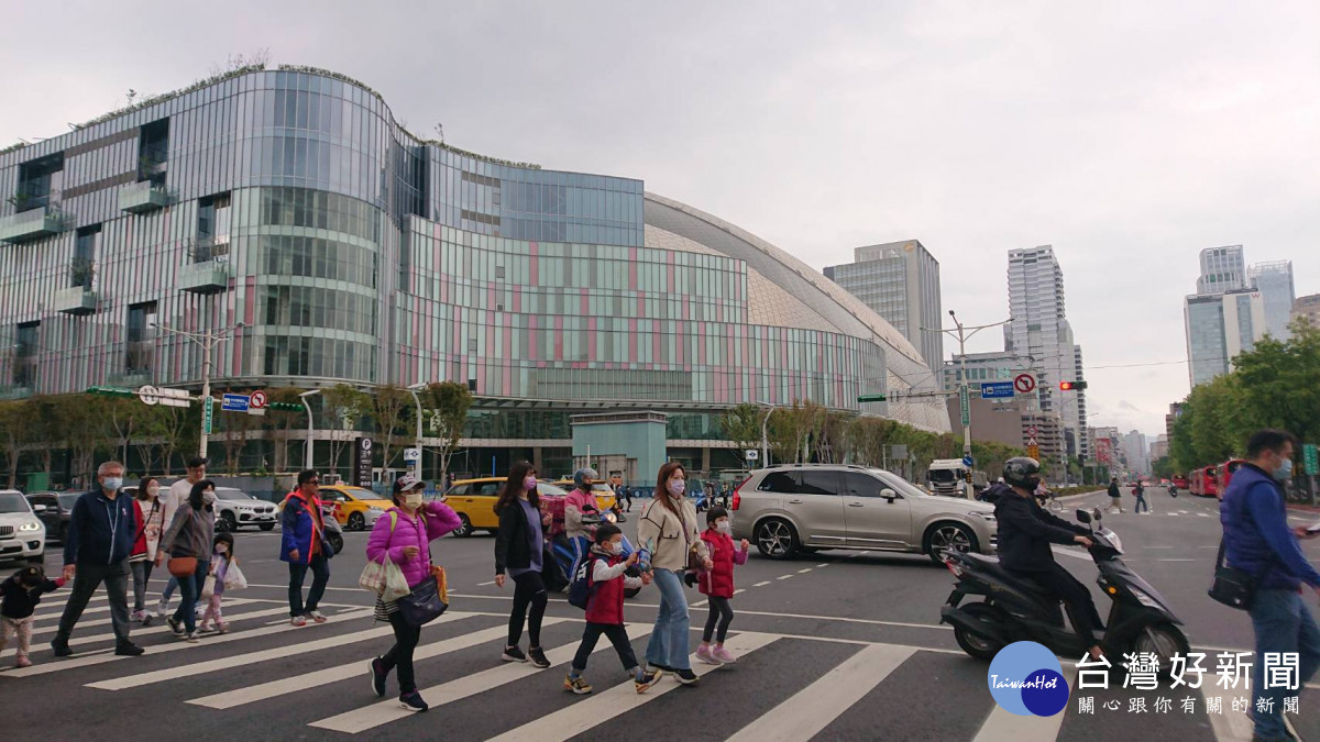 台北市忠孝東路與光復南路口街景（圖／資料照片，圖源：台灣好新聞編輯部拍攝）
