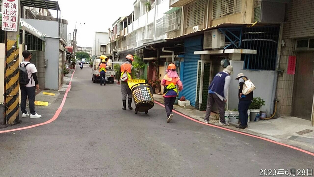 沿街噴藥（圖：環保署）